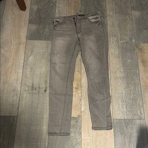Women’s grey skinny jeans